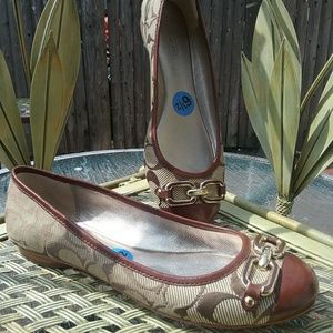 Coach classic flat